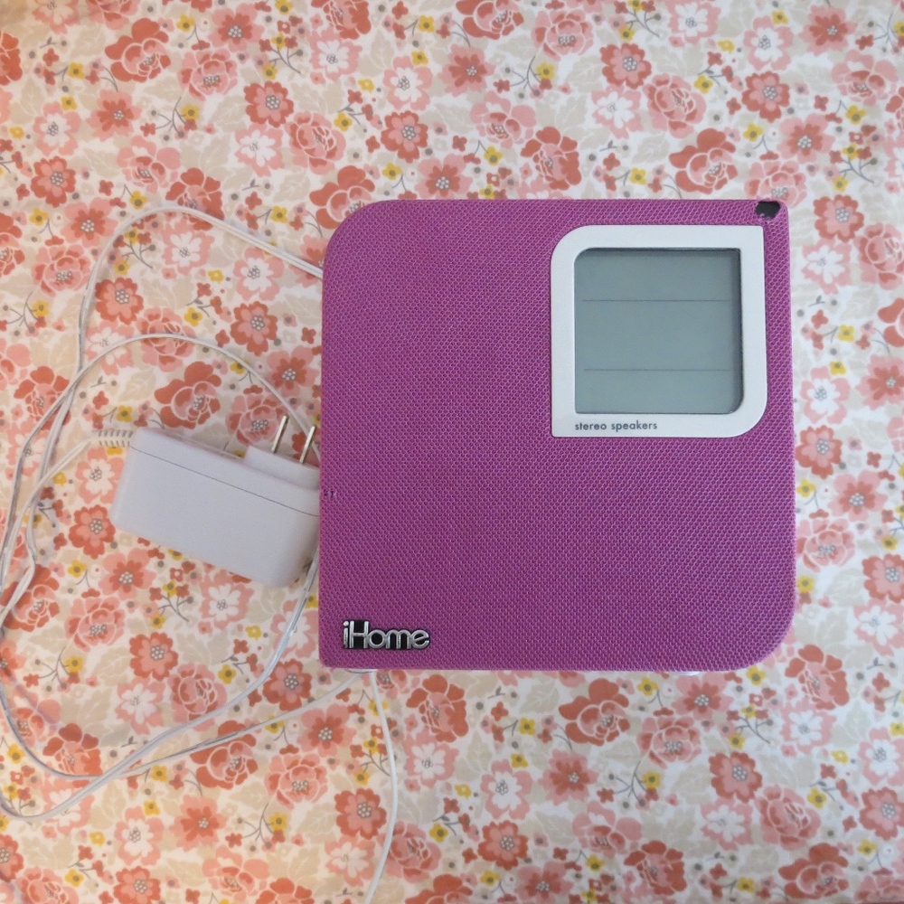 Ihome clock and speaker